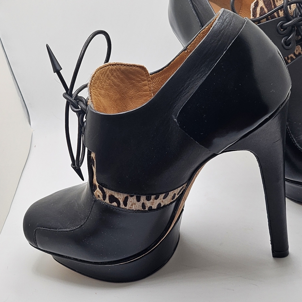 Leopard Accent Black Platform Heels - Picture 5 of 9